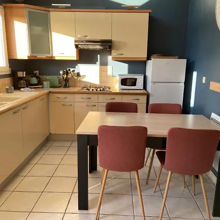 Vakantiehuis Maison De Village Avec Jardin 15mn Des Plages, Wifi, 2 Chambres, Jardin *