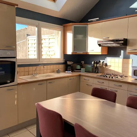 Holiday home Maison De Village Avec Jardin 15mn Des Plages, Wifi, 2 Chambres, Jardin