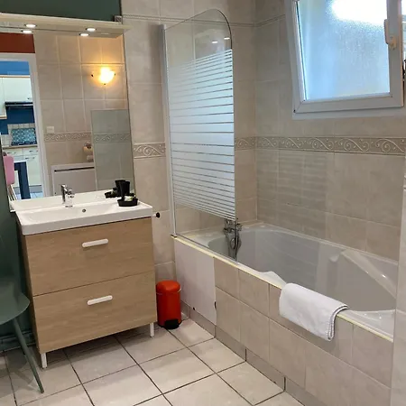 Holiday home Maison De Village Avec Jardin 15mn Des Plages, Wifi, 2 Chambres, Jardin *